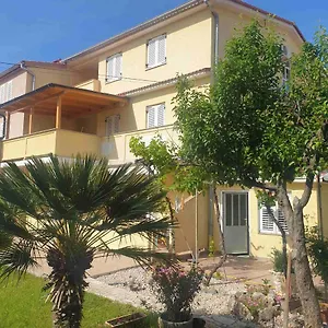 Gostinjska kuća And Markovski, Palit